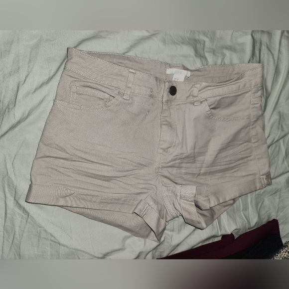 Cream Shorts - Picture 1 of 3